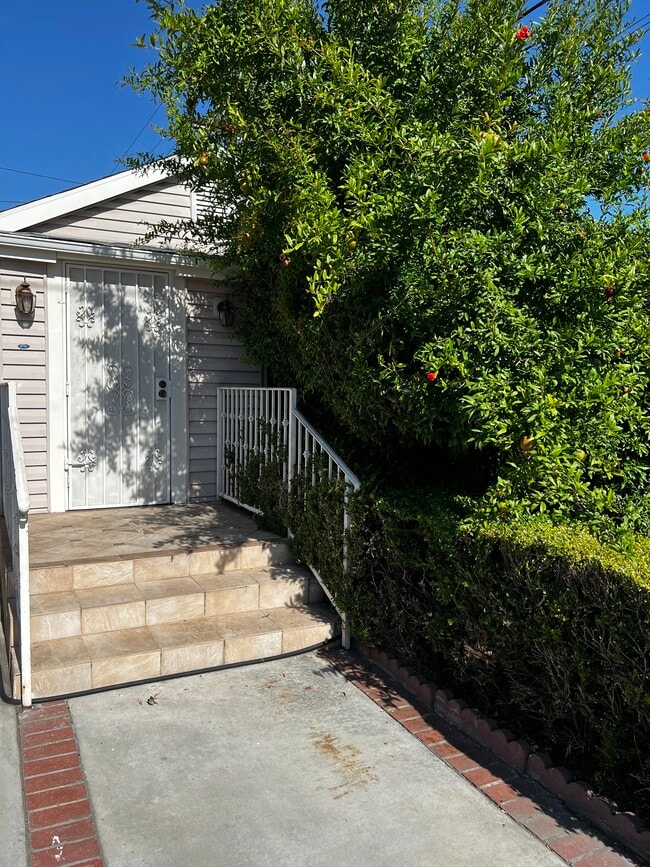 Building Photo - 210 S Everett St