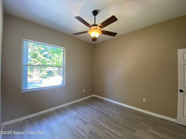 Building Photo - 765 Conestee Dr