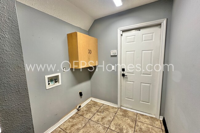 Building Photo - MOVE IN SPECIAL! $500 off first month's rent