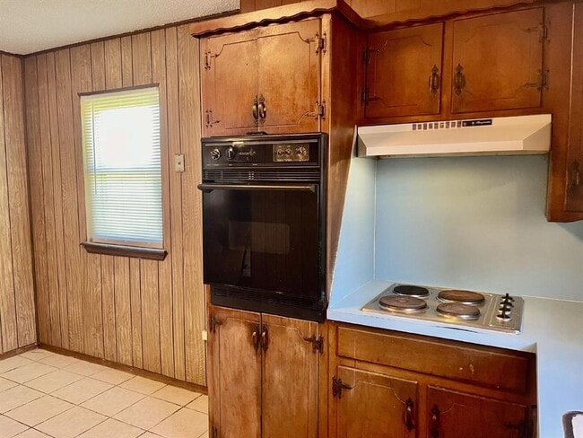 Building Photo - 6413 S Lindsay Ave