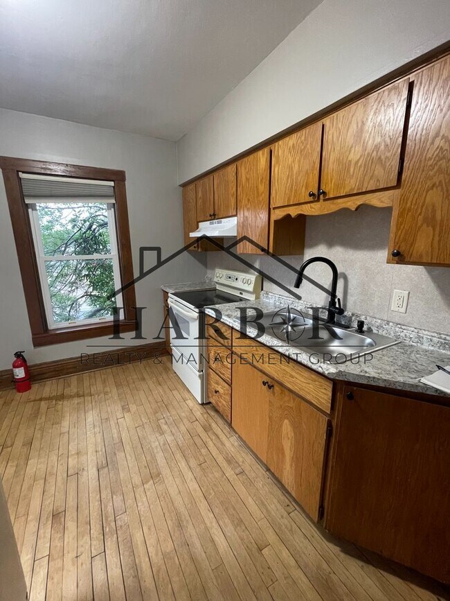Building Photo - Great Western Apartments