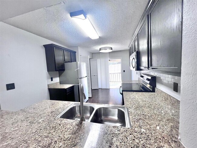 Building Photo - 7828 Hardwick Dr