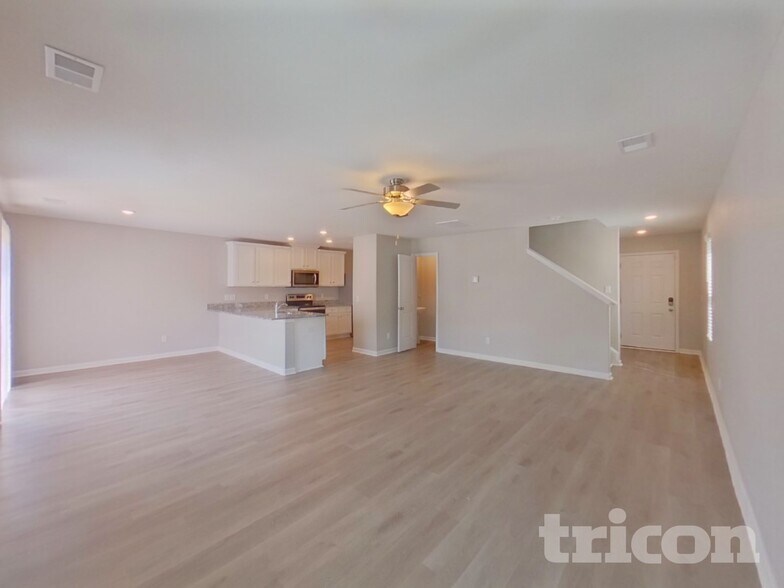 Building Photo - 2124 Southlea Dr