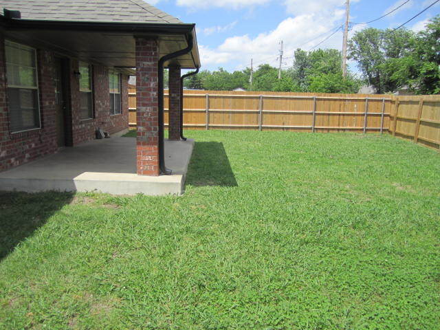 Building Photo - 704 N Markwell Ave