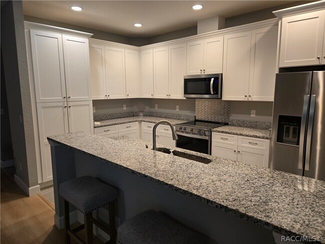 Building Photo - 13 Whitewood Ct