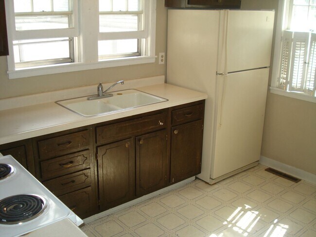 Building Photo - 400-402 Burr