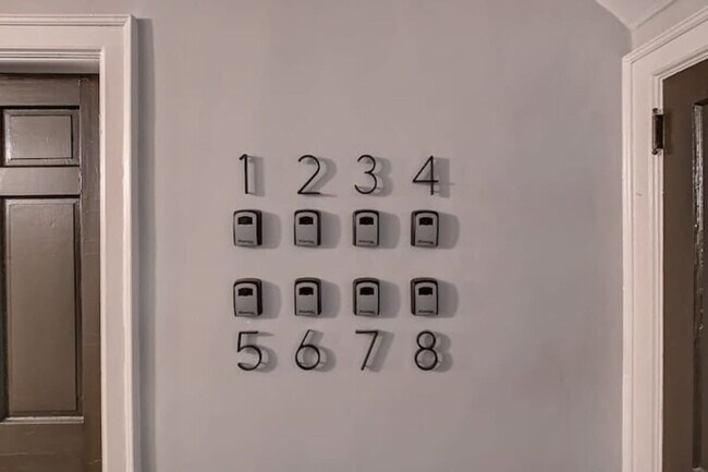 Building Photo - 518 Lamar Ave