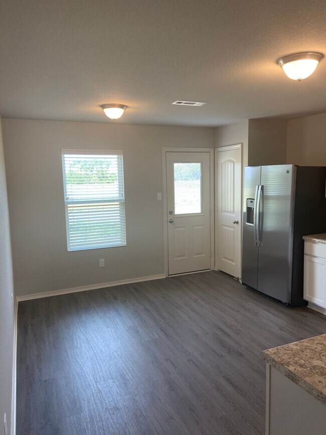 Building Photo - *Pre-leasing* Three Bedroom | Two Bath Hom...