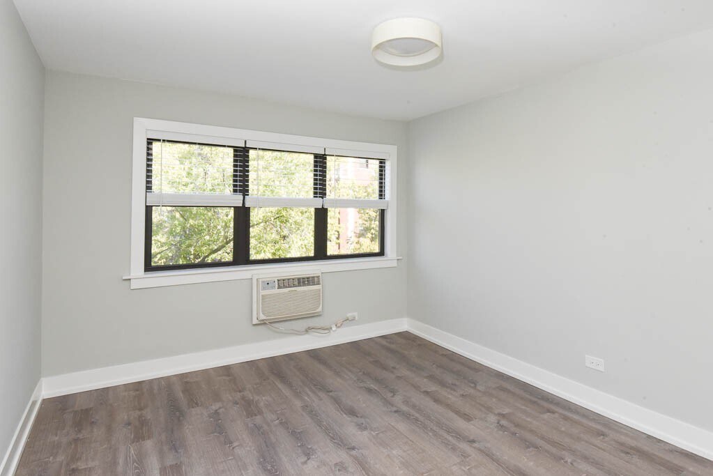 Building Photo - 450 W Barry