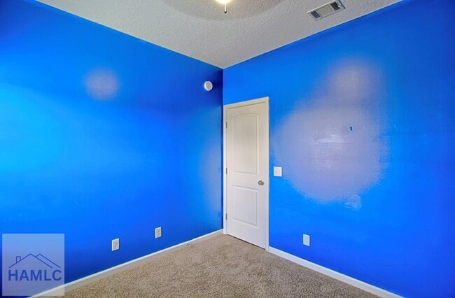 Building Photo - 452 Huntington Dr