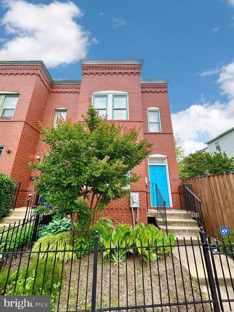Building Photo - 1933 4th St NW