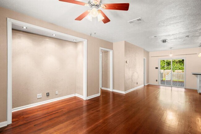 Building Photo - 5712 Avenue D