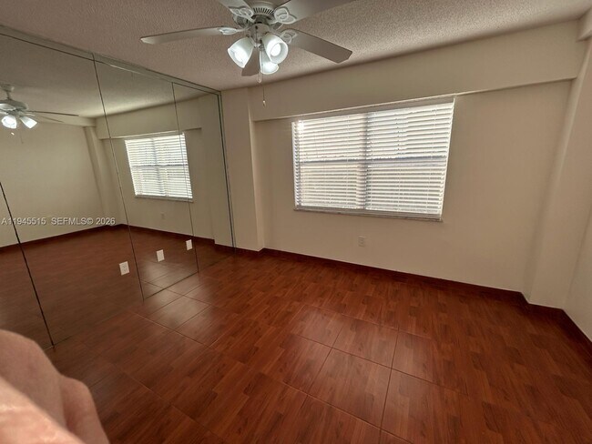 Building Photo - 16508 NE 26th Ave