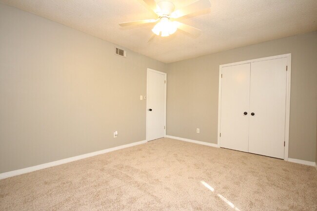 Building Photo - Southwest Pensacola Townhome Near NAS Pensacola with Granite Kitchen & Privacy-Fenced Patio