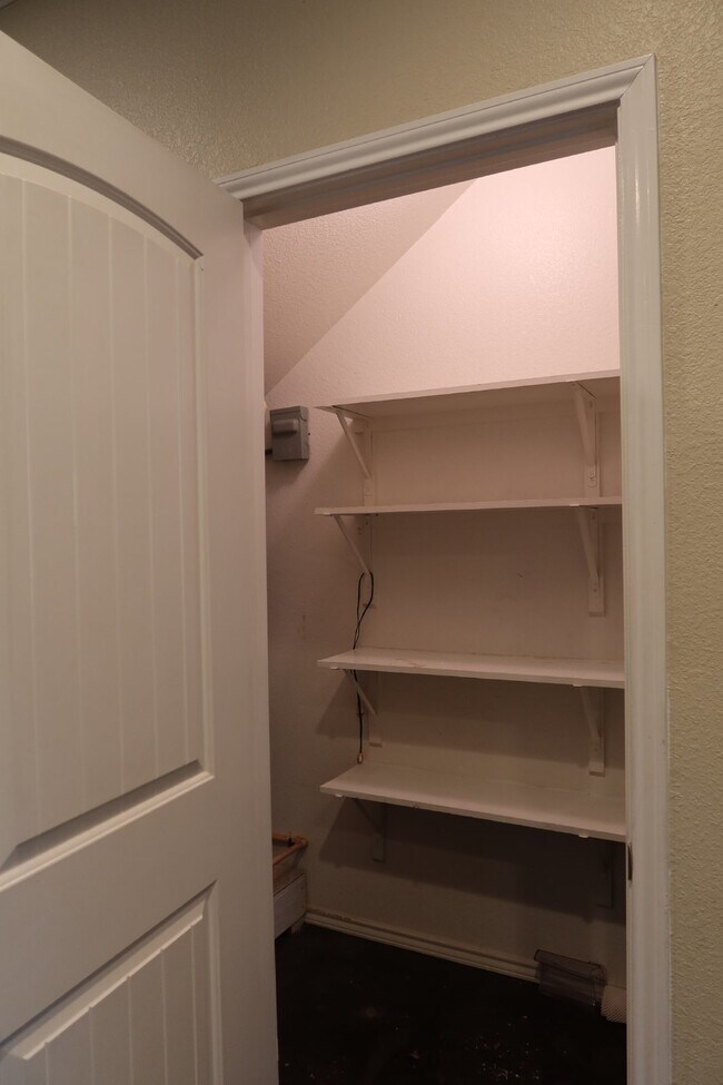 Building Photo - Now Pre-Leasing for Fall 2026–Spring 2027!