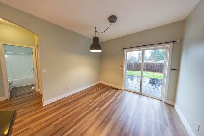 Building Photo - Three bedr. one level home in Washougal - Fenced yard