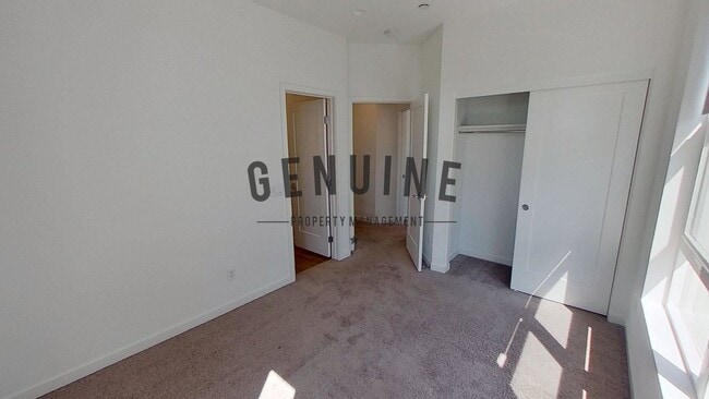 Building Photo - Modern Tri-Level 2Bd 2.5Ba Townhouse in Irvine!