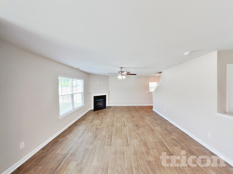 Building Photo - 2020 Longshadow St