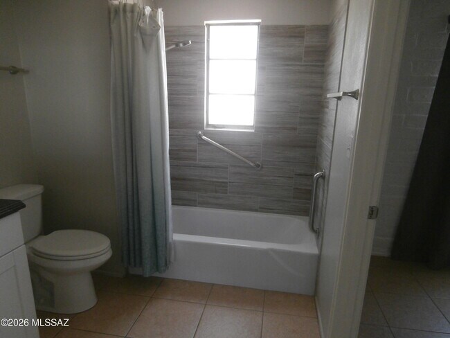 Building Photo - 478 S Paseo Cerro