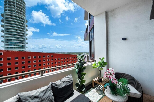 Building Photo - 1581 Brickell Ave