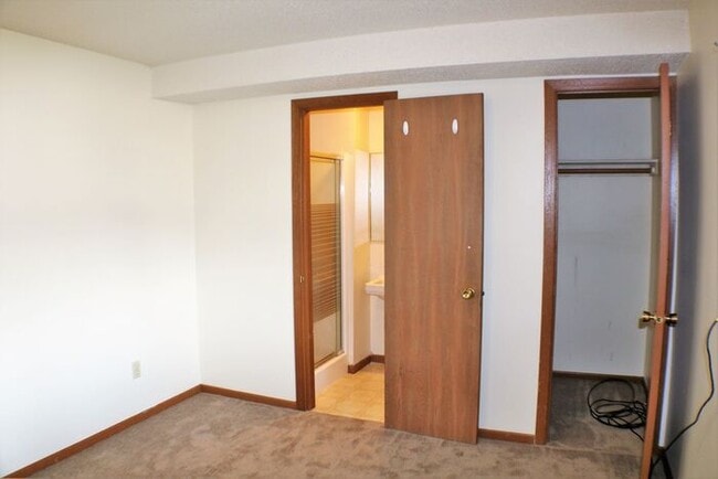 Building Photo - $1,450 | 3 Bedroom, 2.5 Bathroom Town Home...