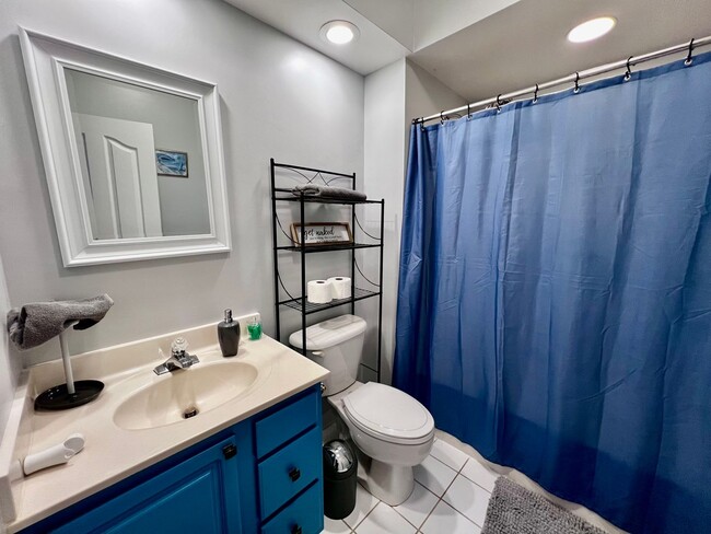 Building Photo - Beautiful home in the Chancellor Walk neig...