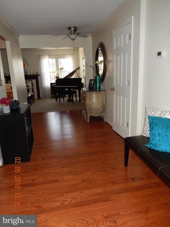 Building Photo - 6054 Old Landing Way