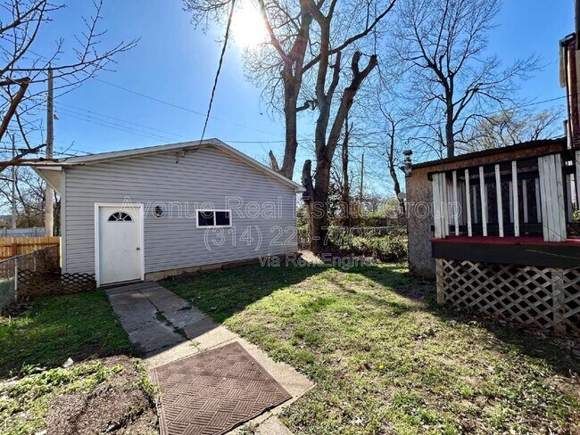Building Photo - 5804 Pershing Ave
