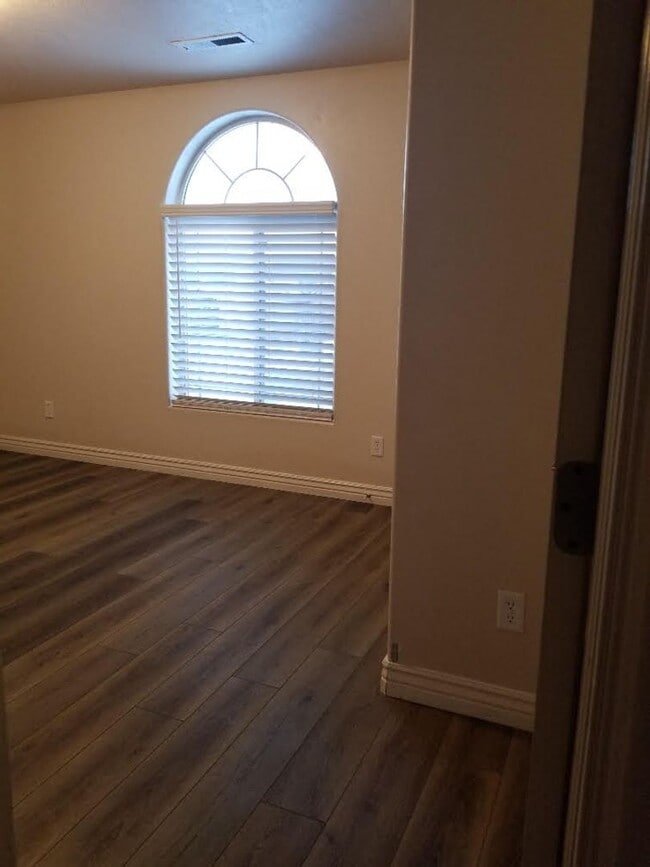 Building Photo - Southern View Subdivision Townhome