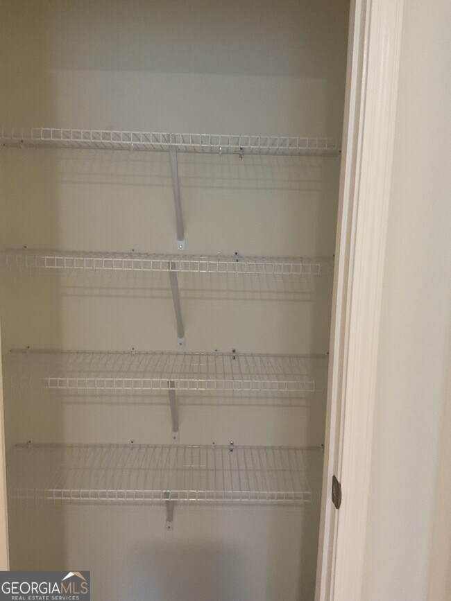 Building Photo - 305 Pond Ct