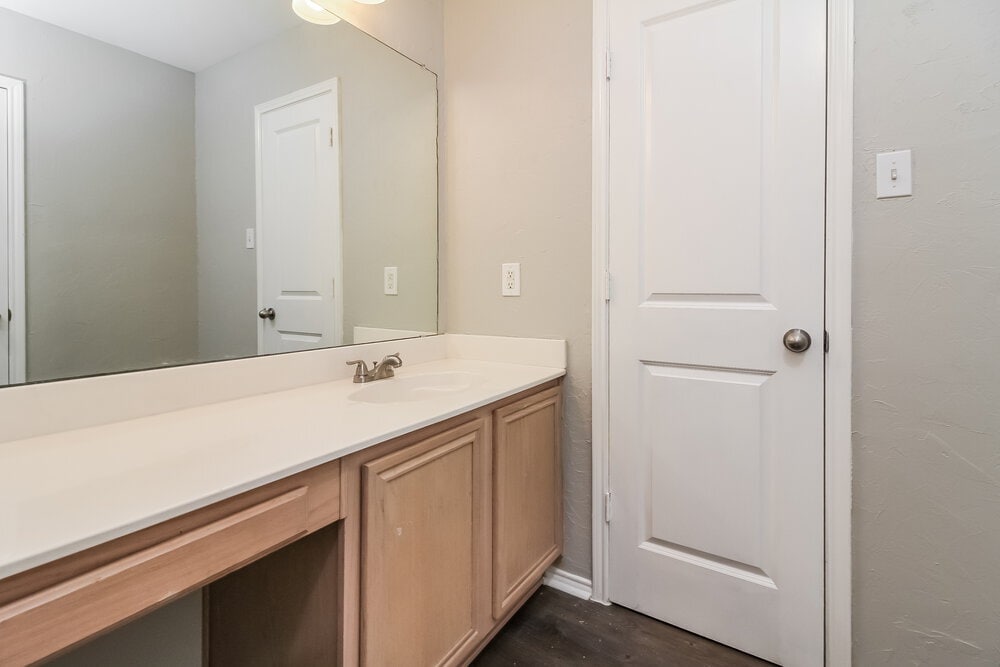 Building Photo - 13911 Creek Crossing Dr