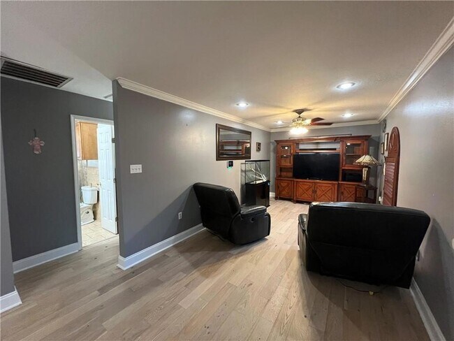 Building Photo - 2816 Munster Blvd