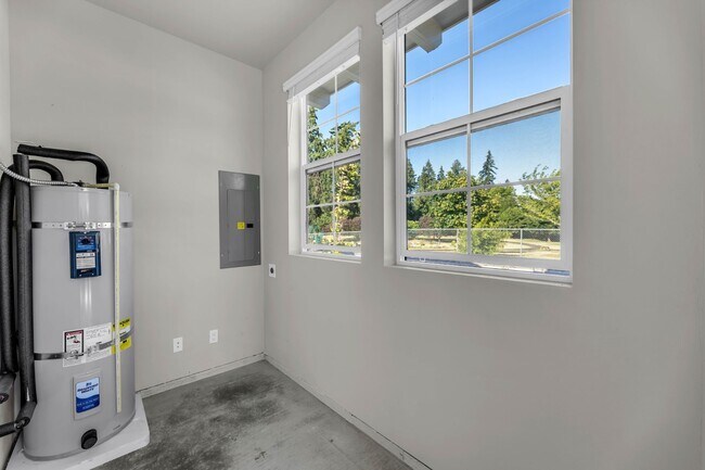 Building Photo - 9913 NE 46th Ct