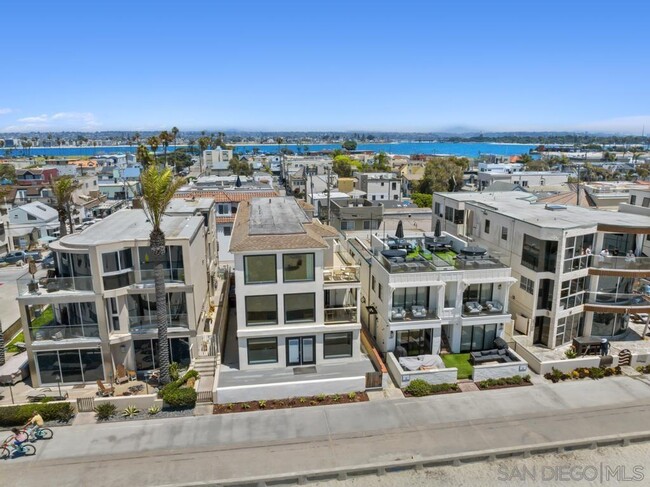 Building Photo - 3685-89 Ocean Front Walk