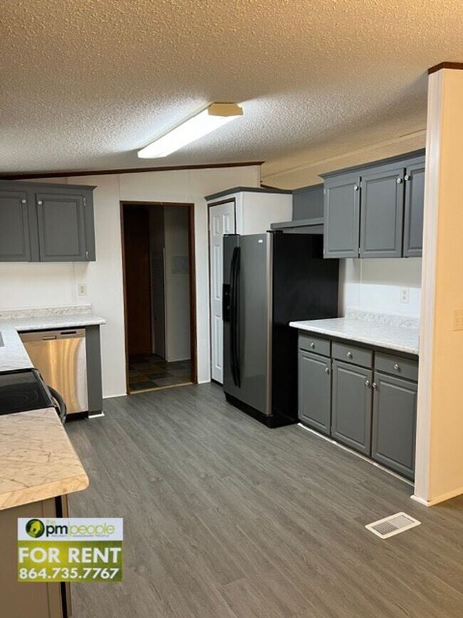 Building Photo - 3/2 Easley Home in Great Location! Easy access to 123, 153, and 85!