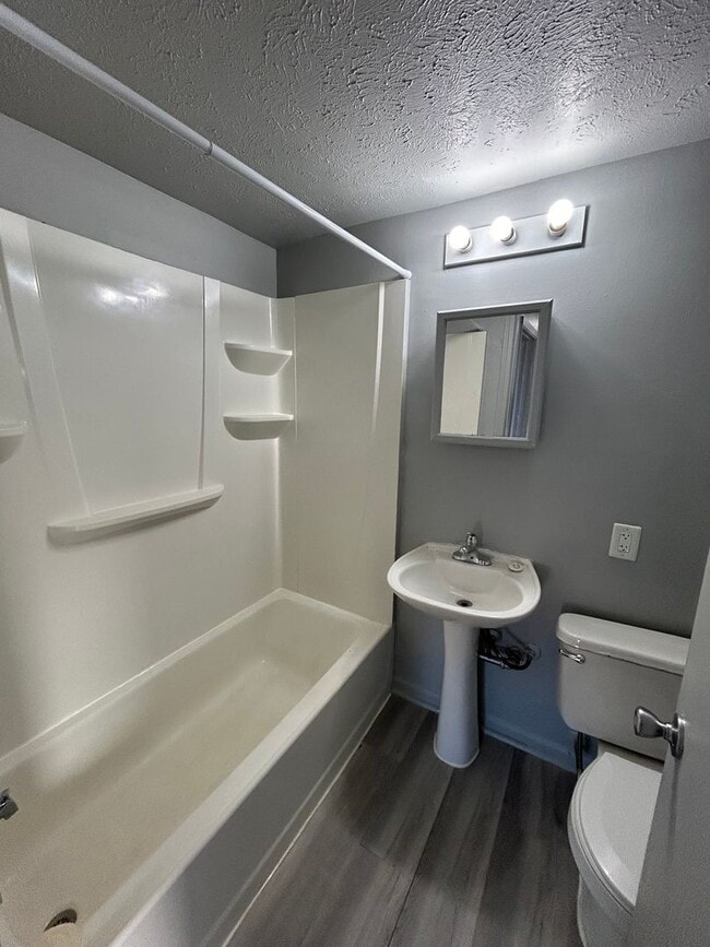 Building Photo - 4411 Davenport St