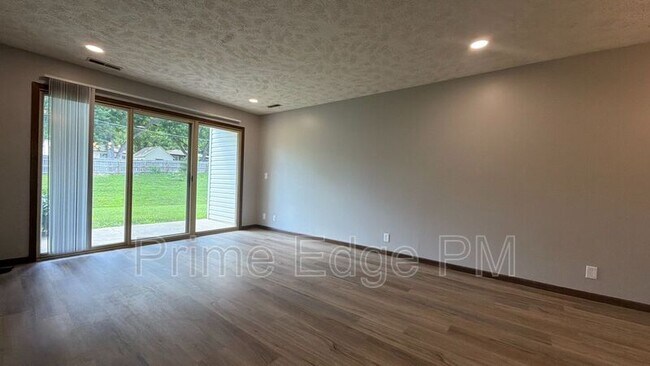 Building Photo - 6235 Holdrege-D5