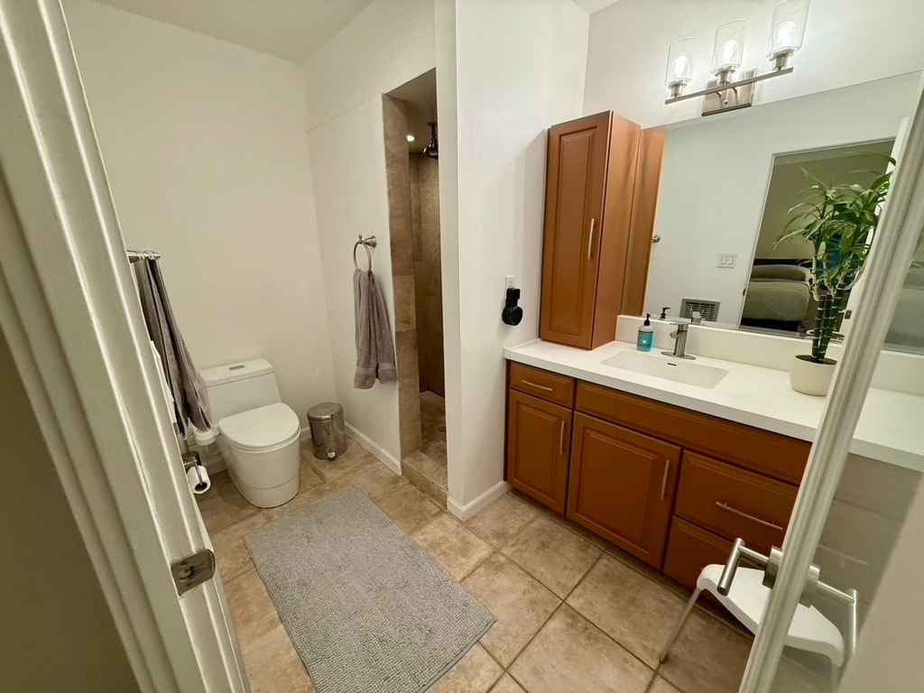 En Suite - 4310 W Kling St