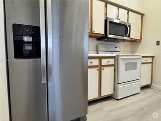 Building Photo - 2880 N Oakland Forest Dr
