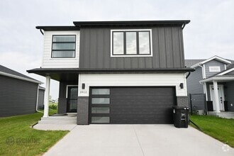 Building Photo - 4 Bed 3 Bath House for Rent!