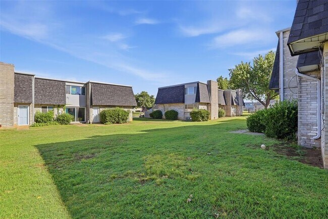 Building Photo - 1628 Claudia Dr