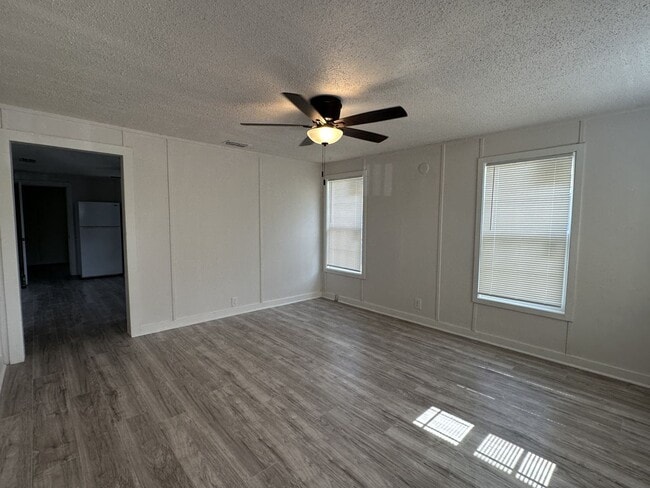 Building Photo - Remodeled 4 Bedroom with New A/C