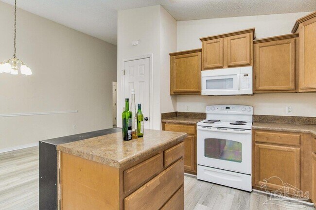 Building Photo - 8004 Cayenne Way