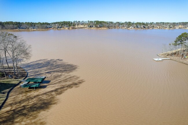 Building Photo - Lakefront Oconee Home