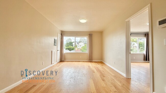 Building Photo - 4 Bedroom Mid-Century Oakmore Home With Views of Bay