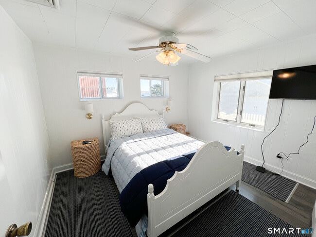 Building Photo - 54 Milesfield Ave