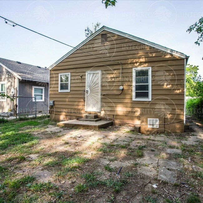 Building Photo - 4411 S Benton Ave