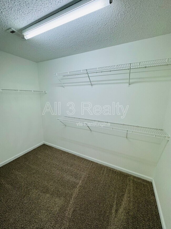 Building Photo - 4025 Oak Shadow Ln