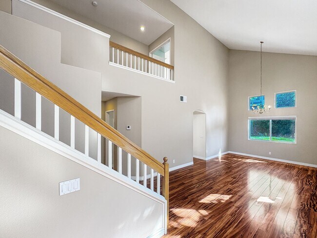 Building Photo - Bright & Spacious 4B/3BA Scripps Ranch Home - New AC, Hardwood Floors, Backyard!