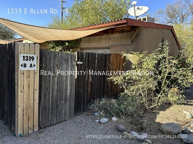 Primary Photo - Awesome Location!! Sparkling pool Included